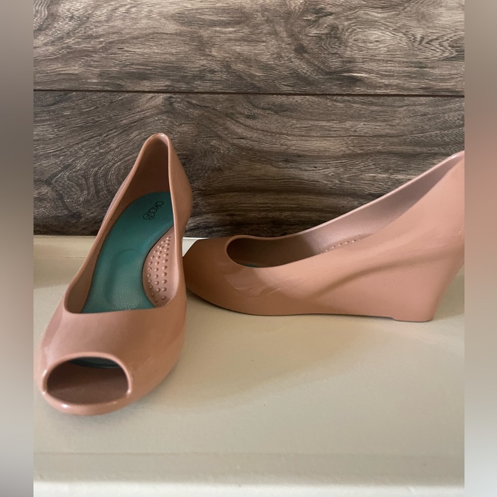 Oka B Emery Wedge Heel Jelly Tan Peep Toe shoes 9